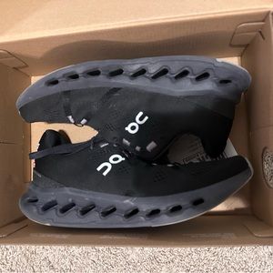 ON Cloudsurfer Run, Black (women’s size 8)